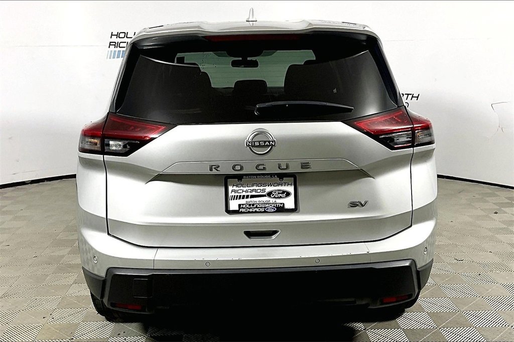 Used 2024 Nissan Rogue SV image 4