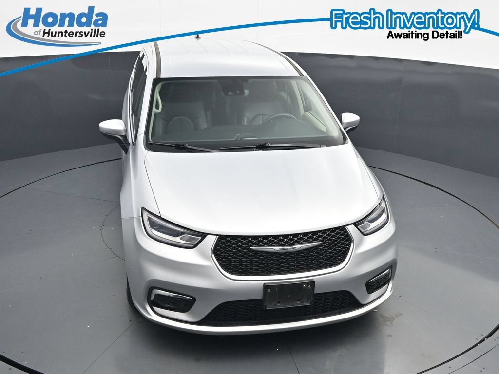 Used 2023 Chrysler Pacifica Touring-L FWD image 21