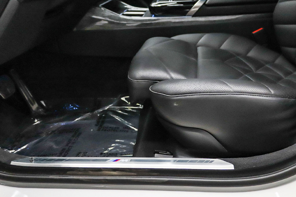Used 2023 BMW 740i w/ Parking Assistance Package RWD image 22