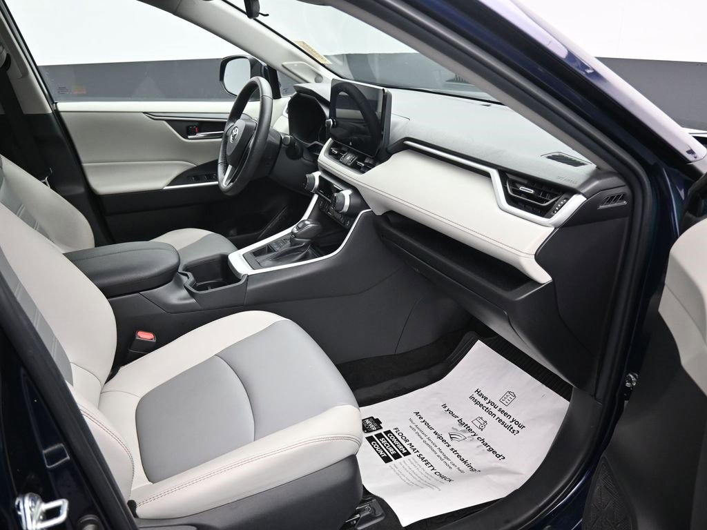 Used 2023 Toyota RAV4 XLE Premium image 12
