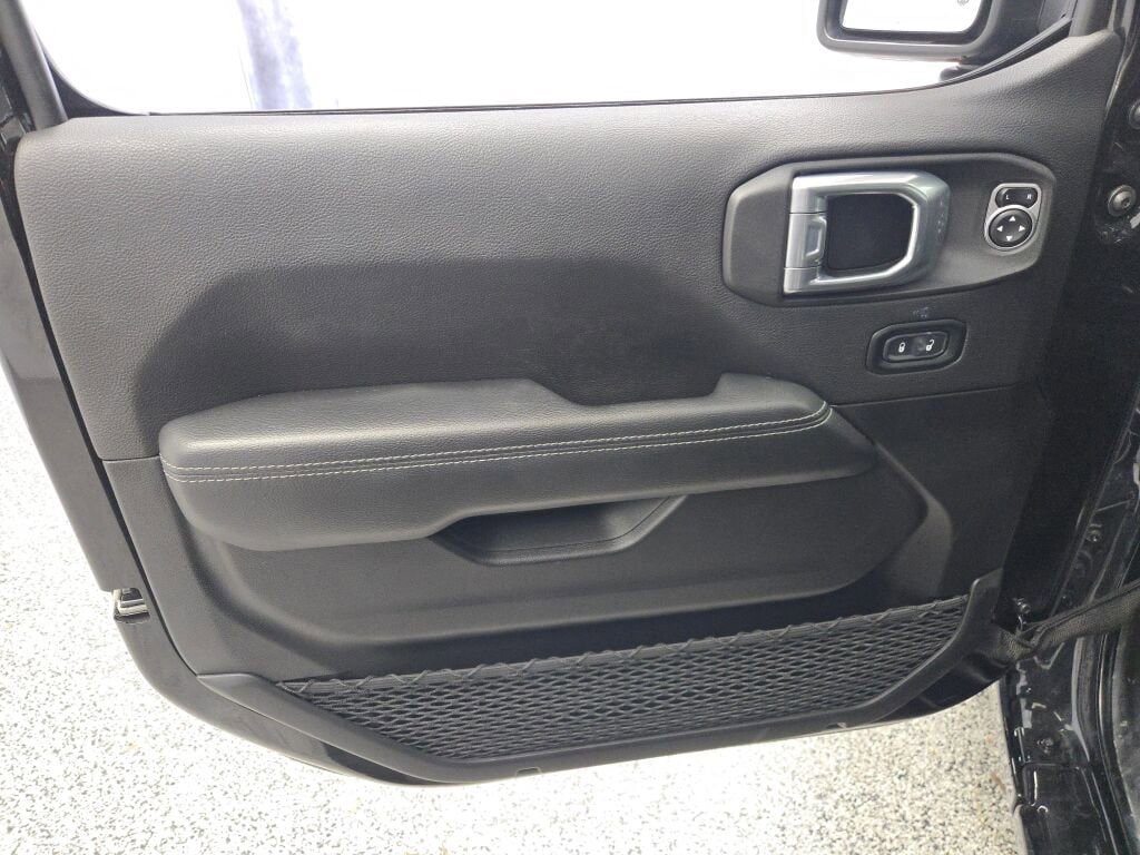 Used 2023 Jeep Wrangler Sahara image 19