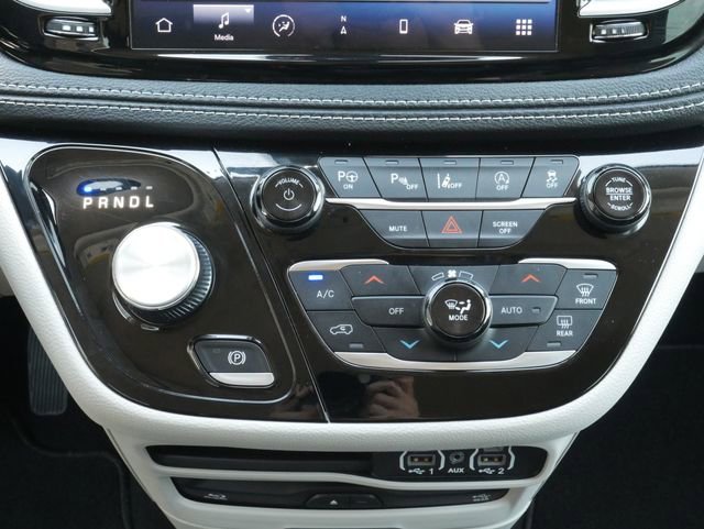 Used 2023 Chrysler Pacifica Touring-L w/ Uconnect Theater Family Group AWD/4WD image 21