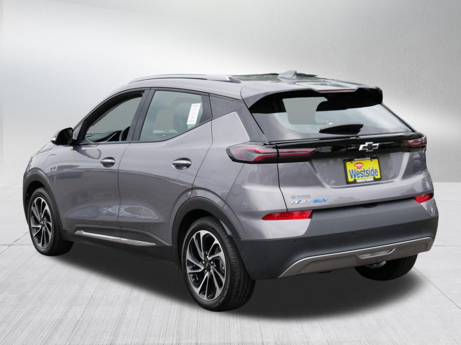 Used 2023 Chevrolet Bolt EUV Premier w/ Sun & Sound Package FWD image 5