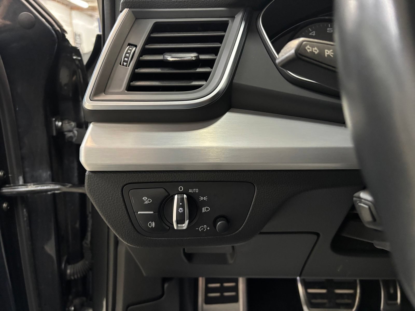 Used 2020 Audi SQ5 Premium w/ Convenience Package AWD/4WD image 15
