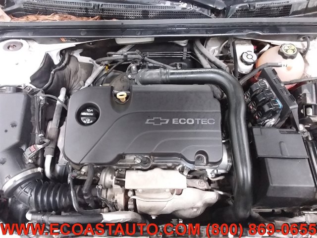 Used 2017 Chevrolet Malibu LT image 9