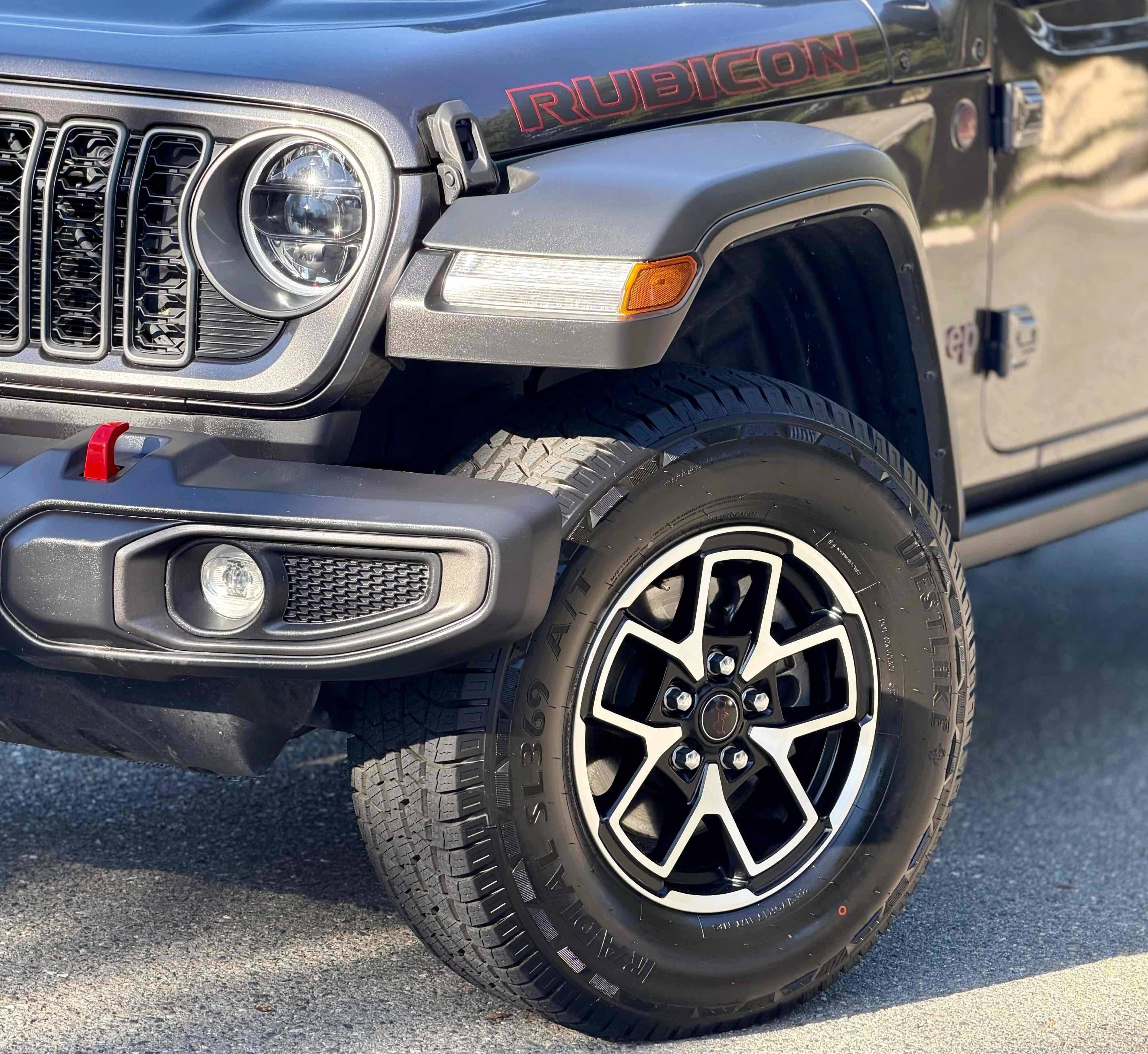 Used 2025 Jeep Wrangler Unlimited Rubicon AWD/4WD image 8