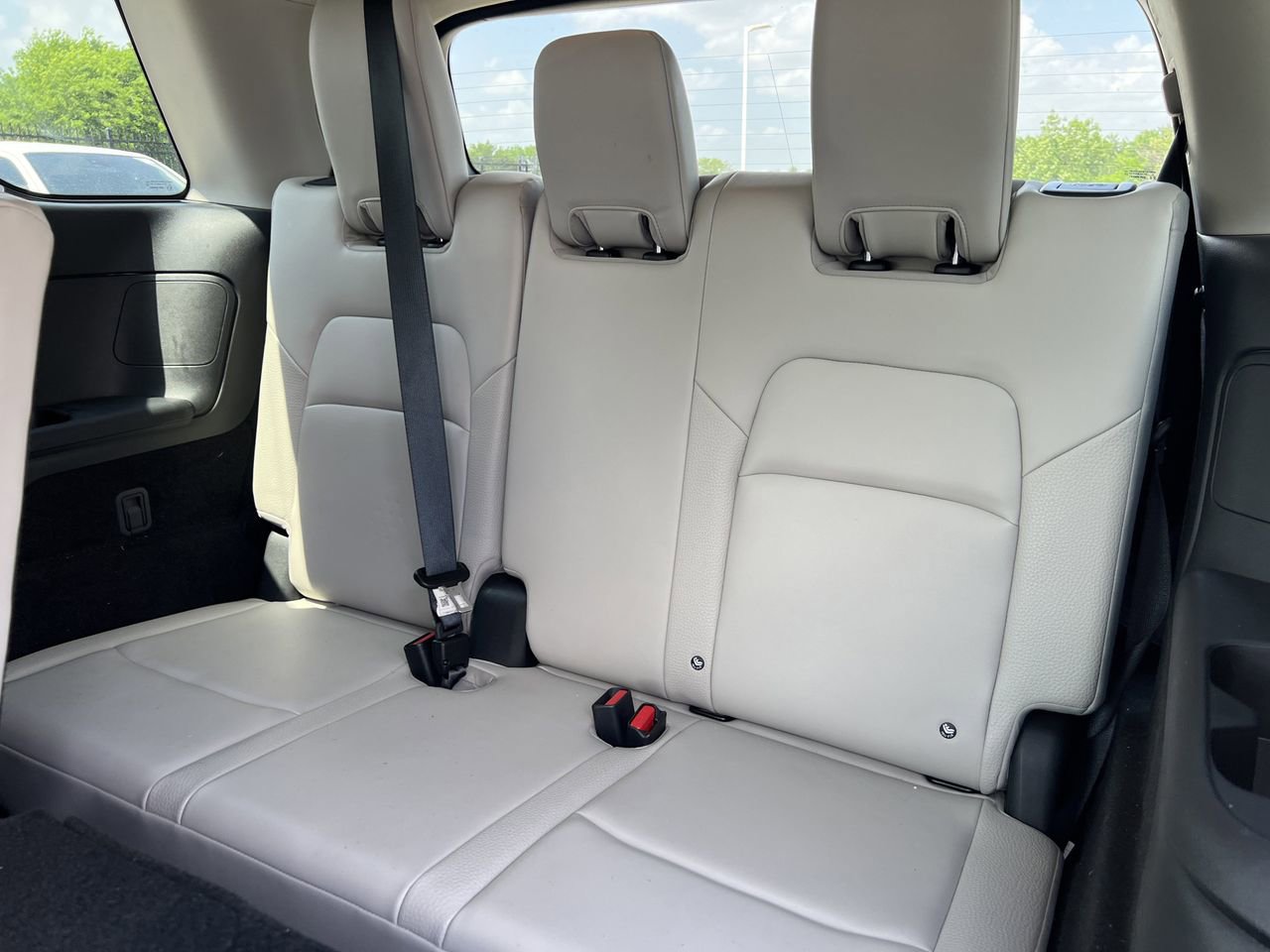 Certified 2024 Nissan Pathfinder SL w/ Black Appearance Package image 11