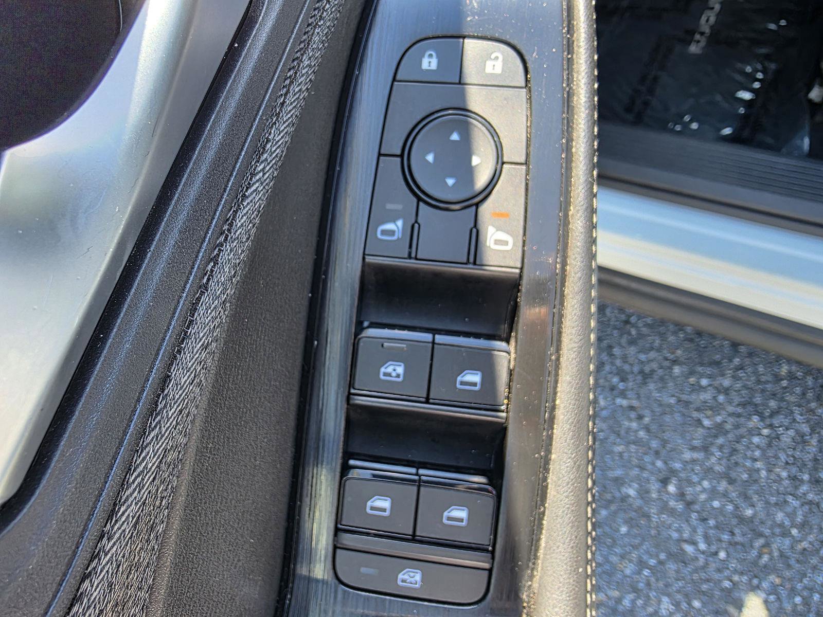 Used 2023 Nissan Rogue SV image 10