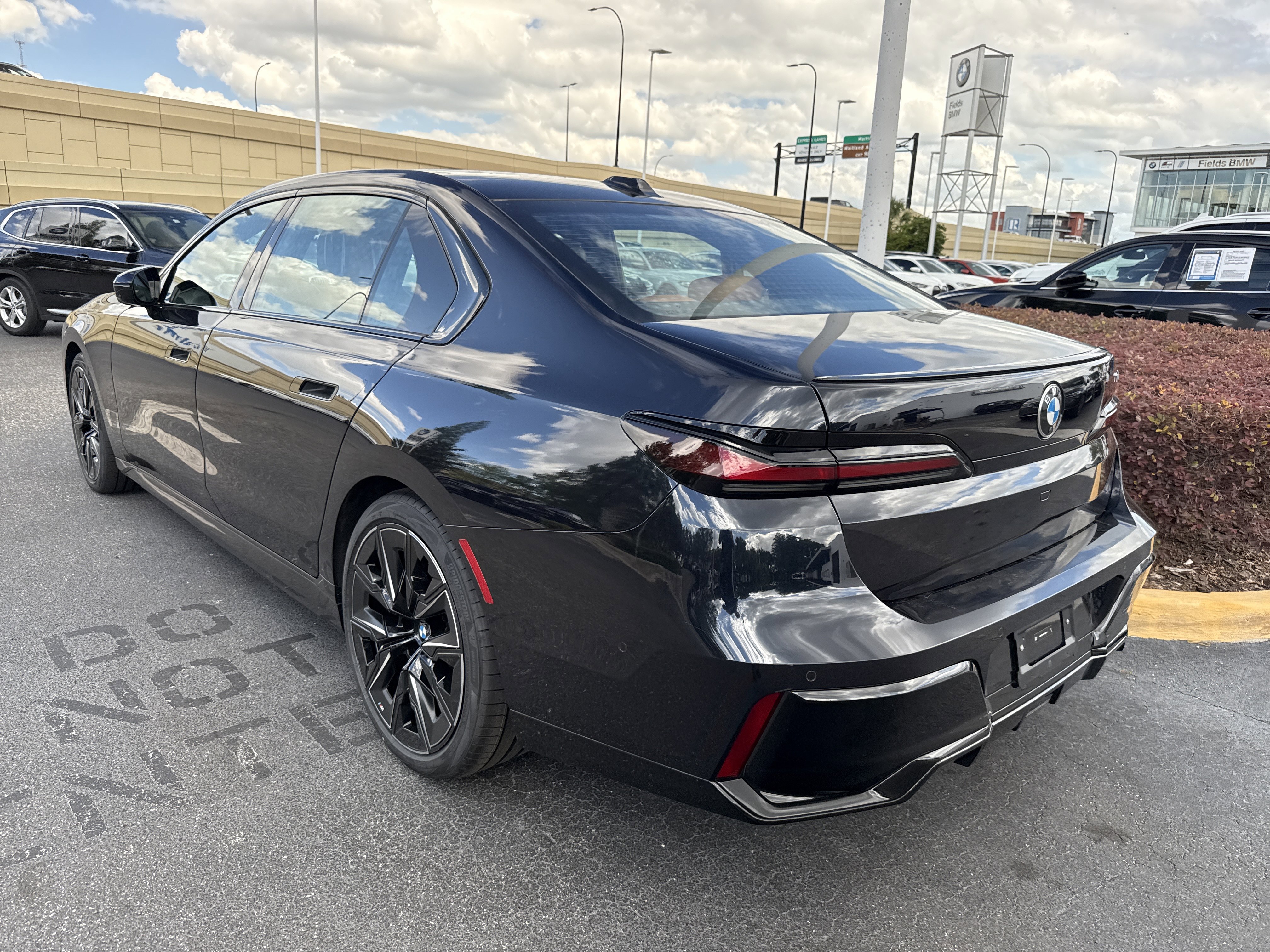 Used 2023 BMW 740i image 3