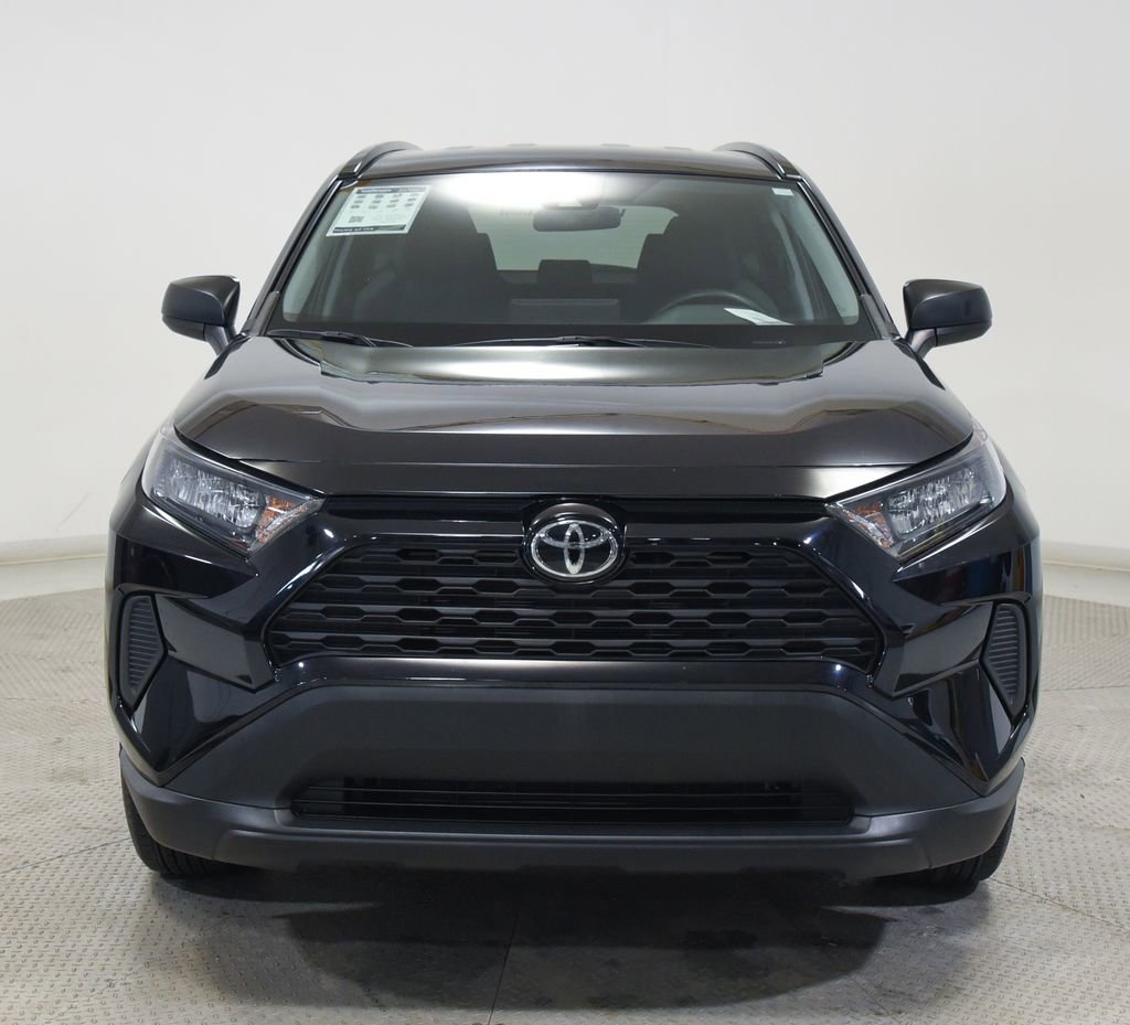 Used 2021 Toyota RAV4 LE image 3