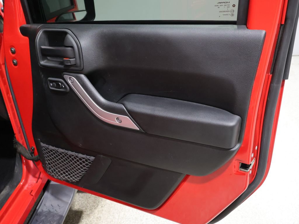 Used 2017 Jeep Wrangler Unlimited Sahara w/ Connectivity Group image 23