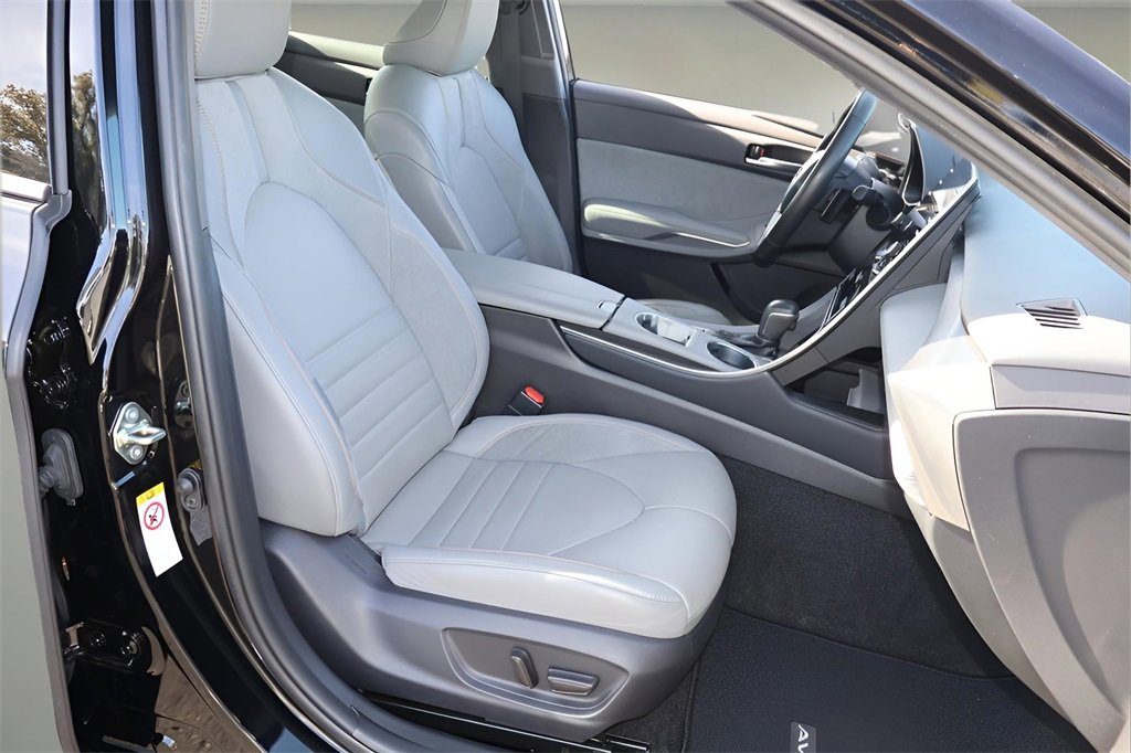 Used 2019 Toyota Avalon XSE image 14