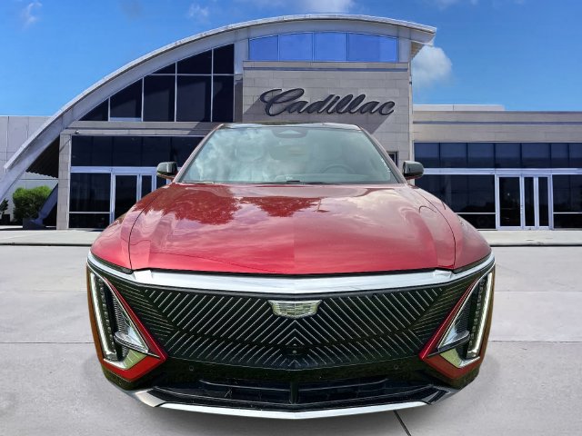 Certified 2024 Cadillac Lyriq Luxury AWD/4WD image 2