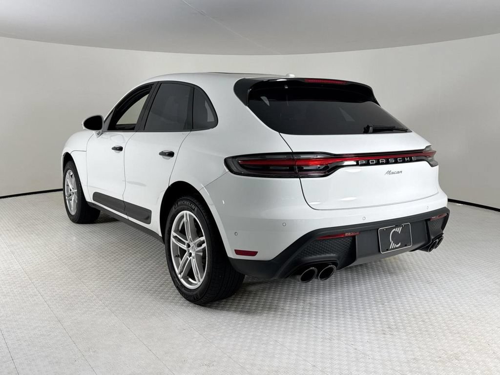 Certified 2024 Porsche Macan AWD/4WD image 3