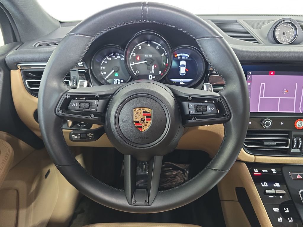 Certified 2025 Porsche Macan AWD/4WD image 14