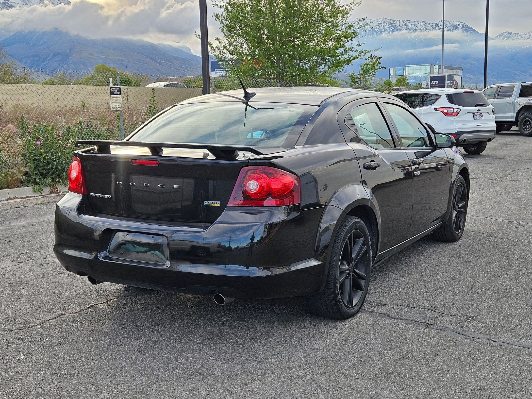Used 2011 Dodge Avenger Heat FWD image 3