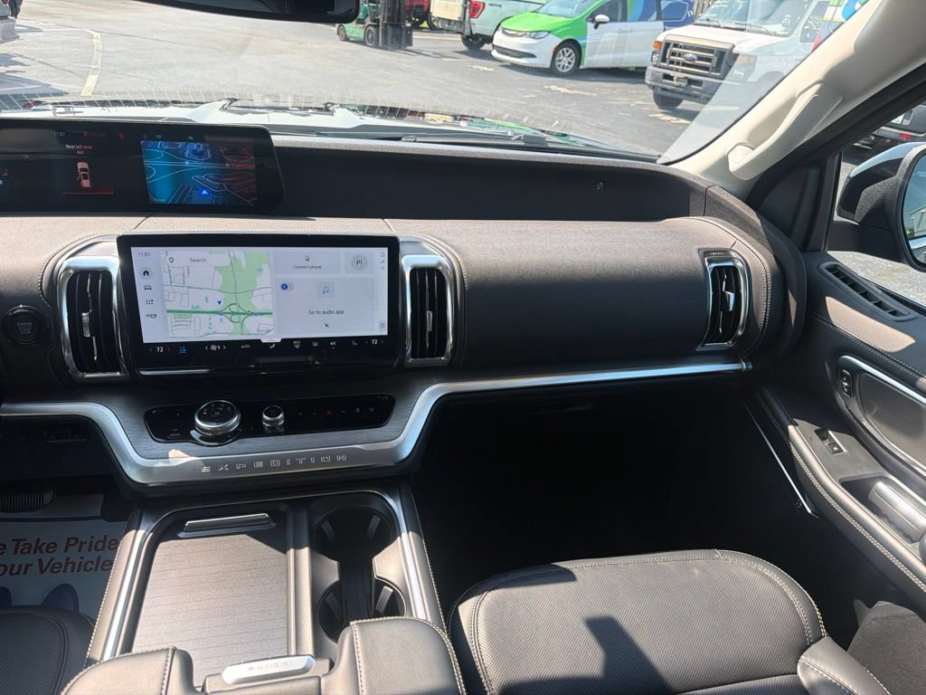 Used 2025 Ford Expedition Platinum AWD/4WD image 22
