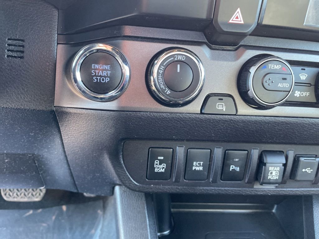 Used 2021 Toyota Tacoma TRD Sport w/ Technology Package image 19