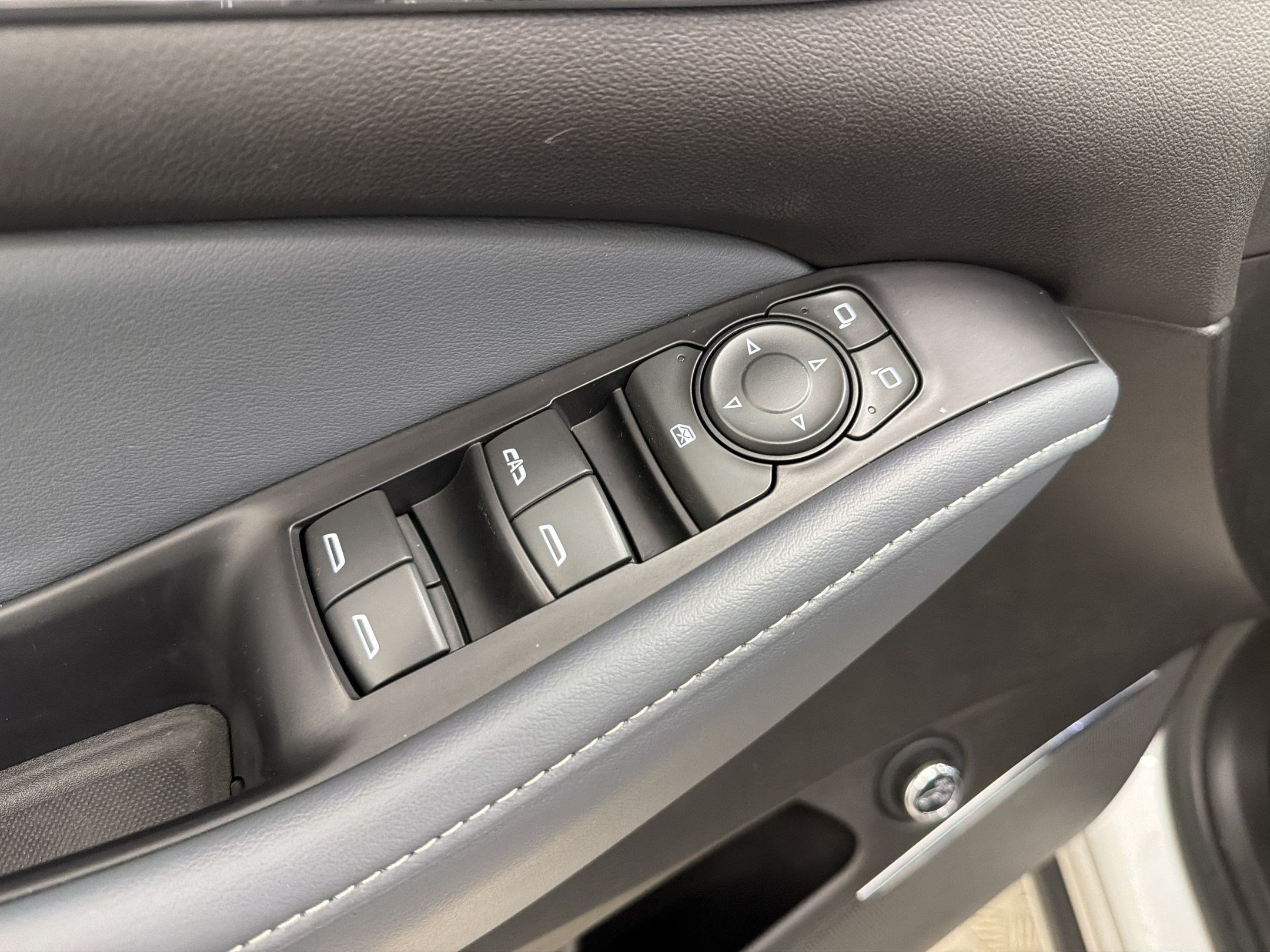 Used 2021 Buick Enclave Essence AWD/4WD image 27