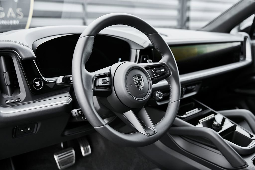 Used 2026 Porsche Cayenne Turbo image 39