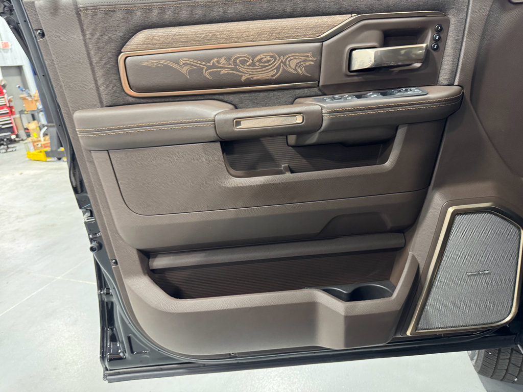 Used 2025 RAM 3500 Longhorn image 25