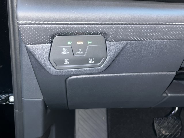 New 2026 Volkswagen Atlas Cross Sport SE image 26