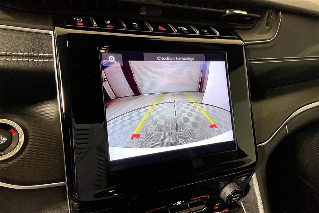 Used 2023 Jeep Grand Cherokee Laredo X image 17