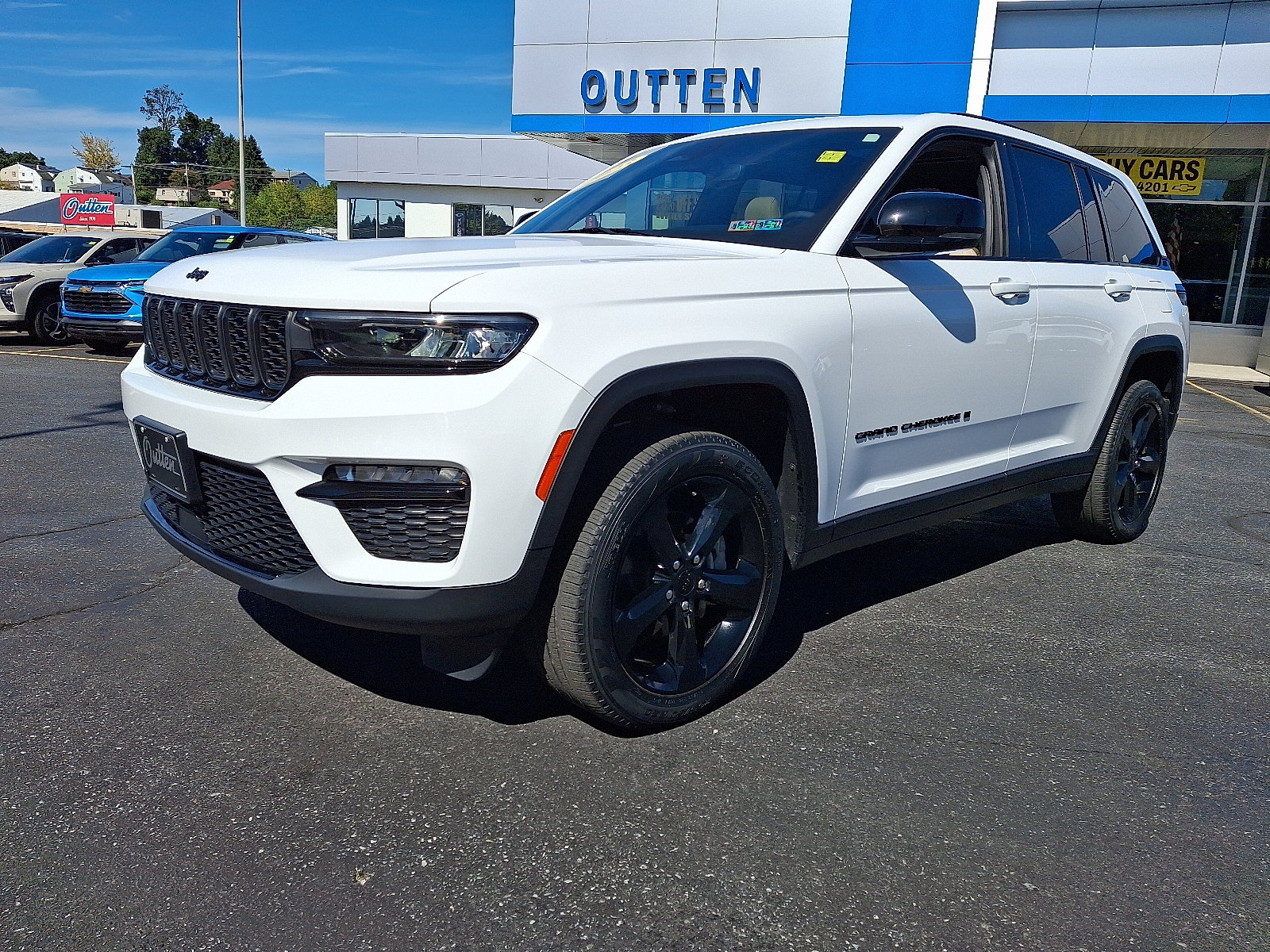 Used 2023 Jeep Grand Cherokee Limited w/ Black Appearance Package AWD/4WD image 1