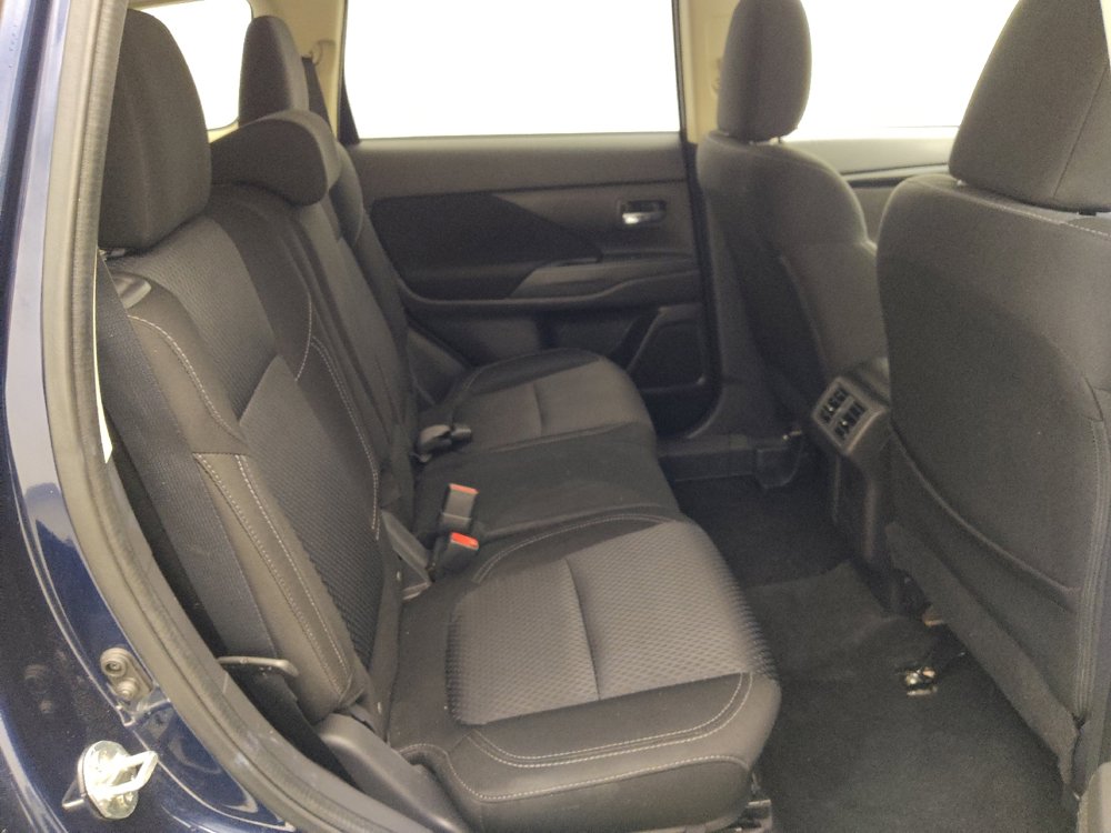 Used 2020 Mitsubishi Outlander ES image 19
