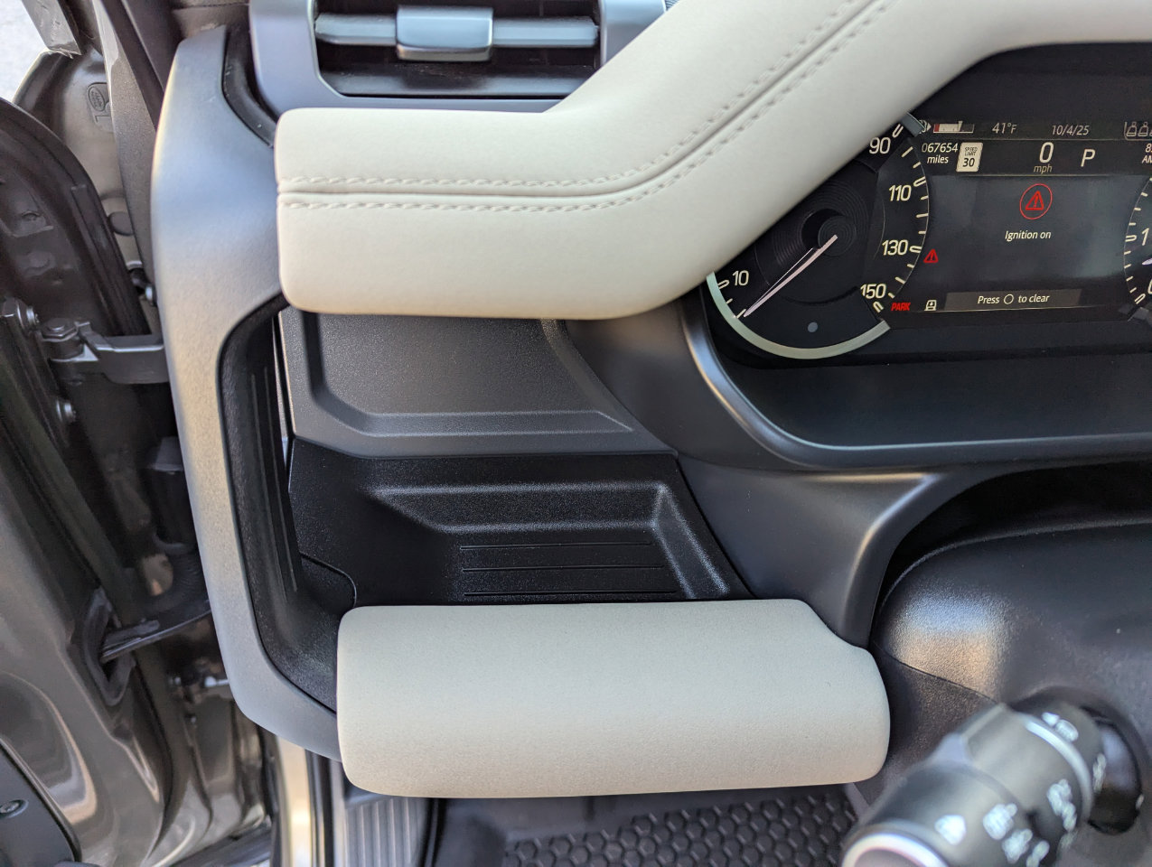 Used 2023 Land Rover Defender 110 X-Dynamic SE image 16