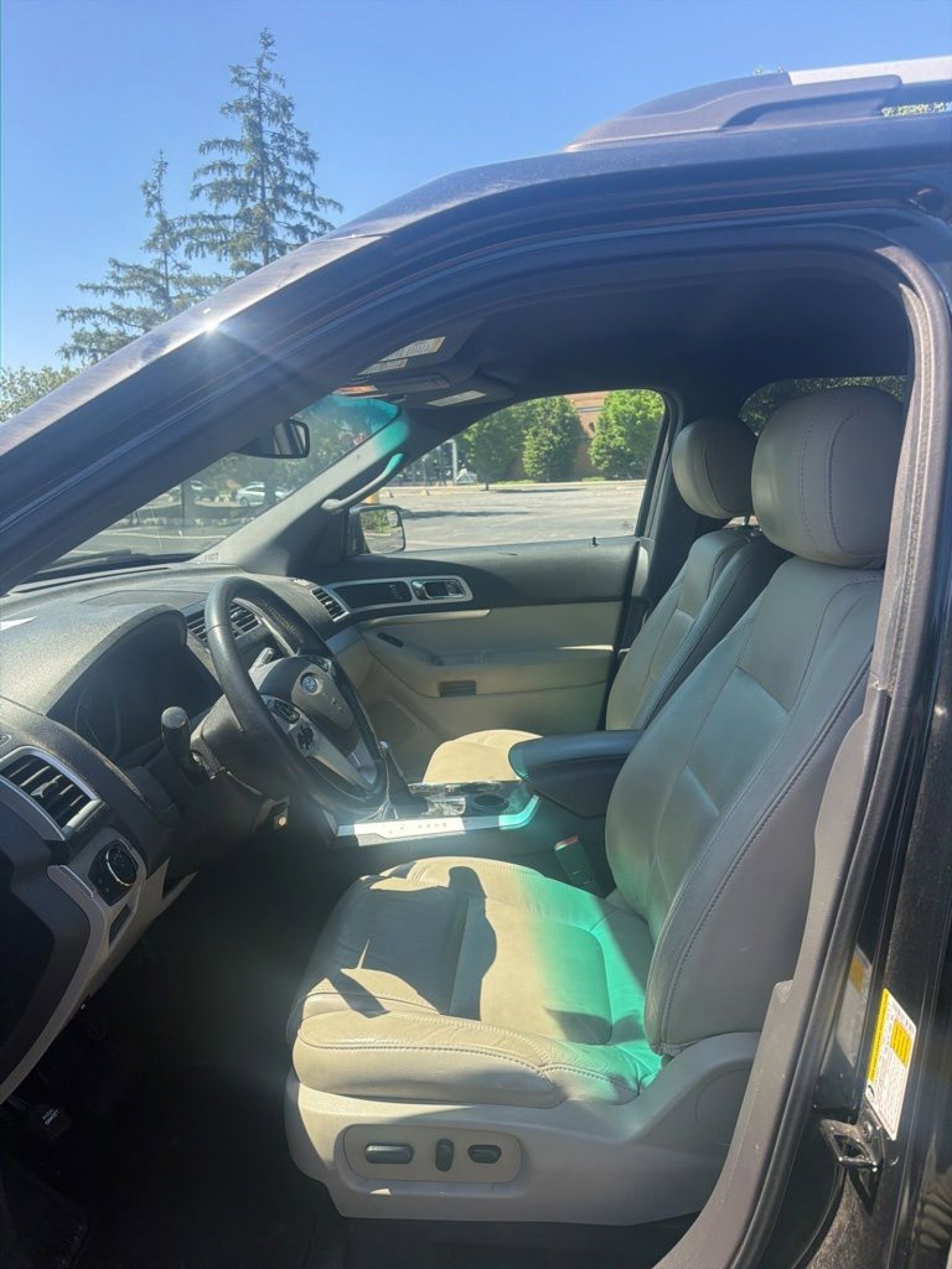 Used 2014 Ford Explorer XLT w/ Equipment Group 202A FWD image 13