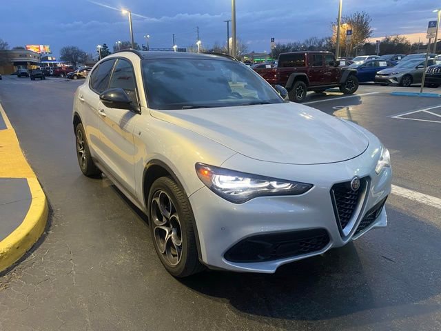 Used 2024 Alfa Romeo Stelvio Ti image 2