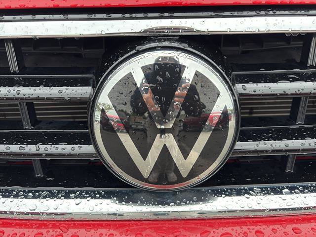 Certified 2024 Volkswagen Tiguan SE R-Line AWD/4WD image 11