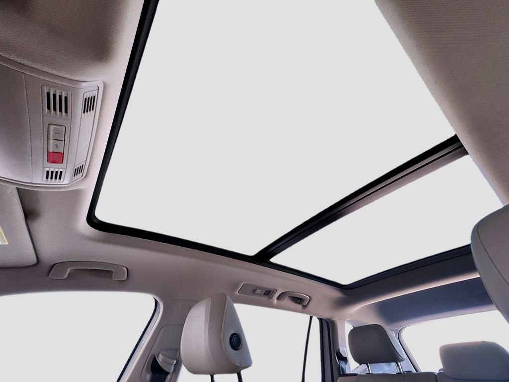 Used 2019 Volkswagen Tiguan SEL Premium w/ 3rd Row Seat Package image 31