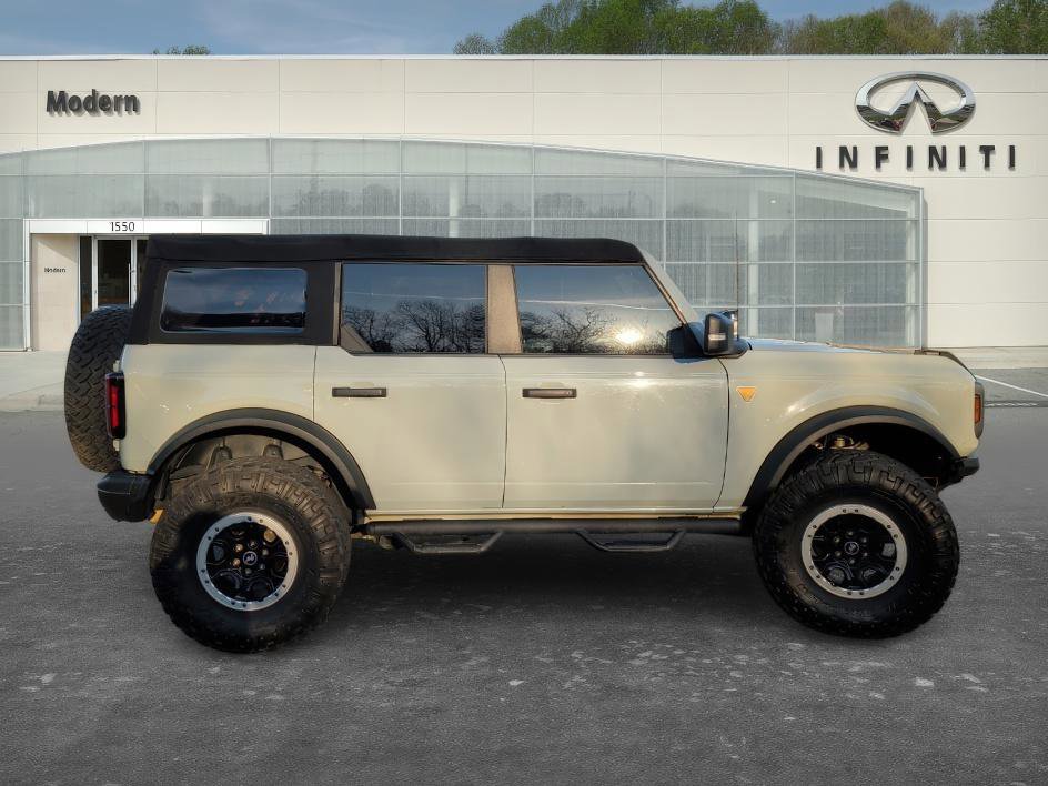 Used 2022 Ford Bronco Badlands image 3