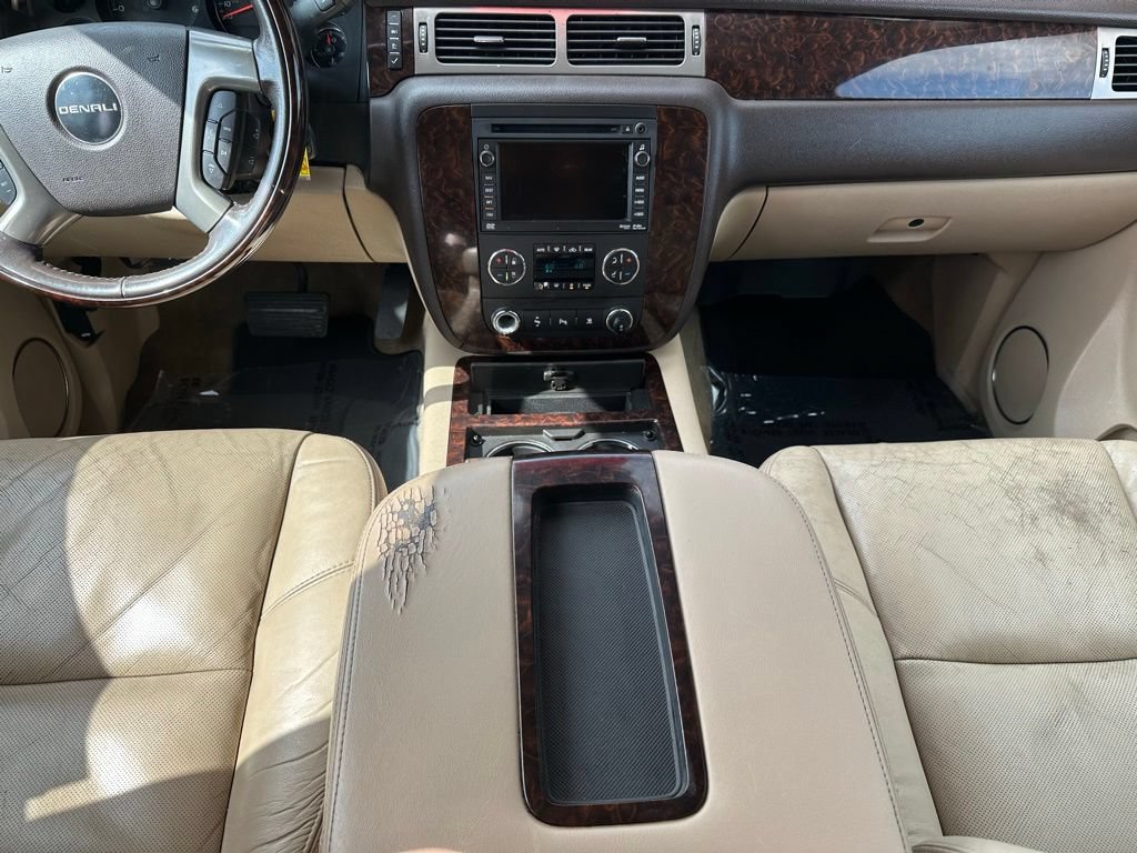 Used 2011 GMC Yukon XL Denali RWD image 23