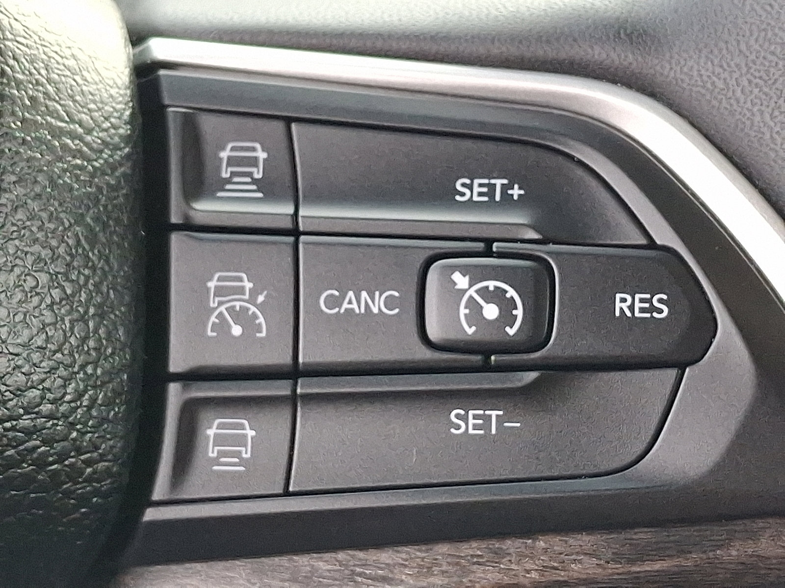 Used 2023 Jeep Grand Cherokee Limited image 23