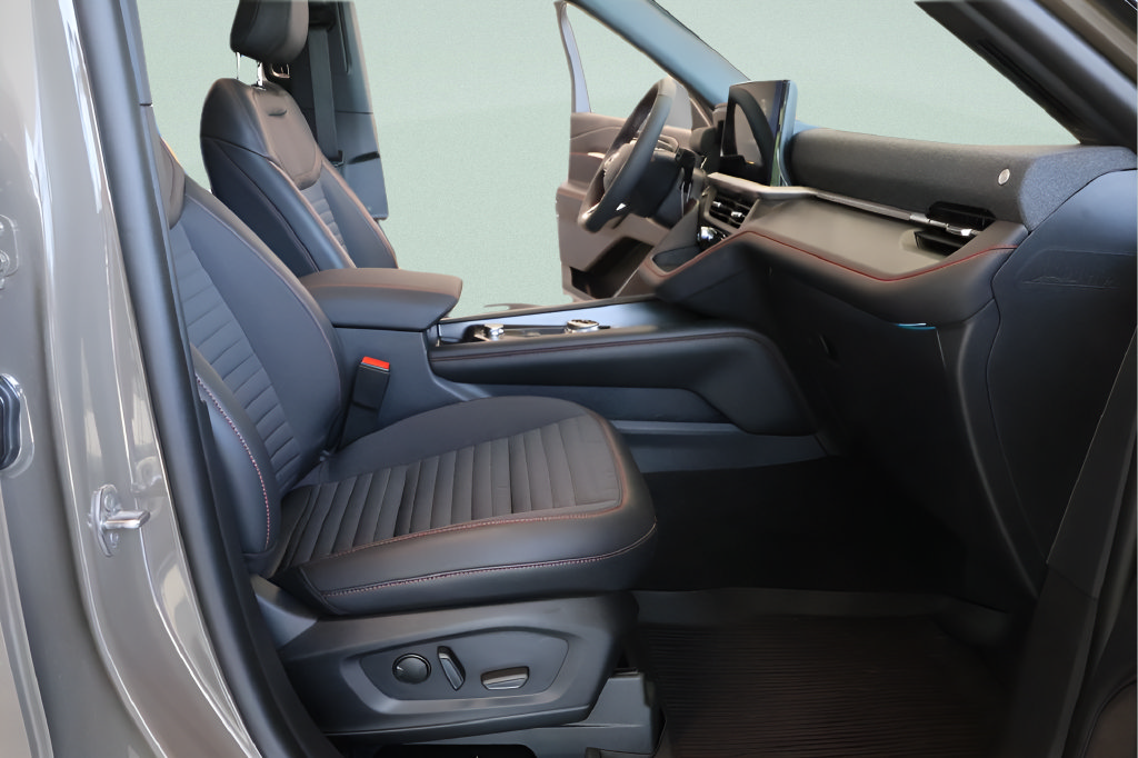New 2026 Ford Explorer ST-Line w/ ST-Line Street Pack AWD/4WD image 31