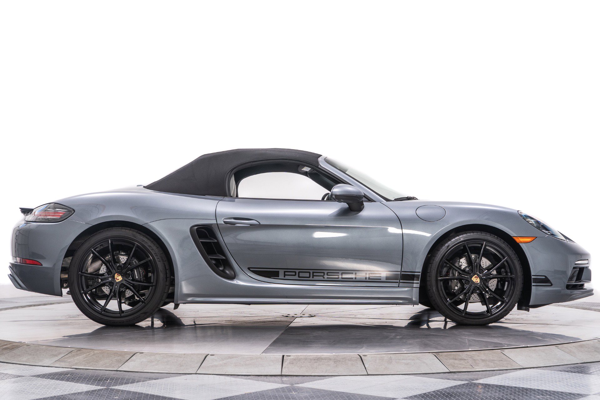 Used 2025 Porsche 718 Boxster image 18