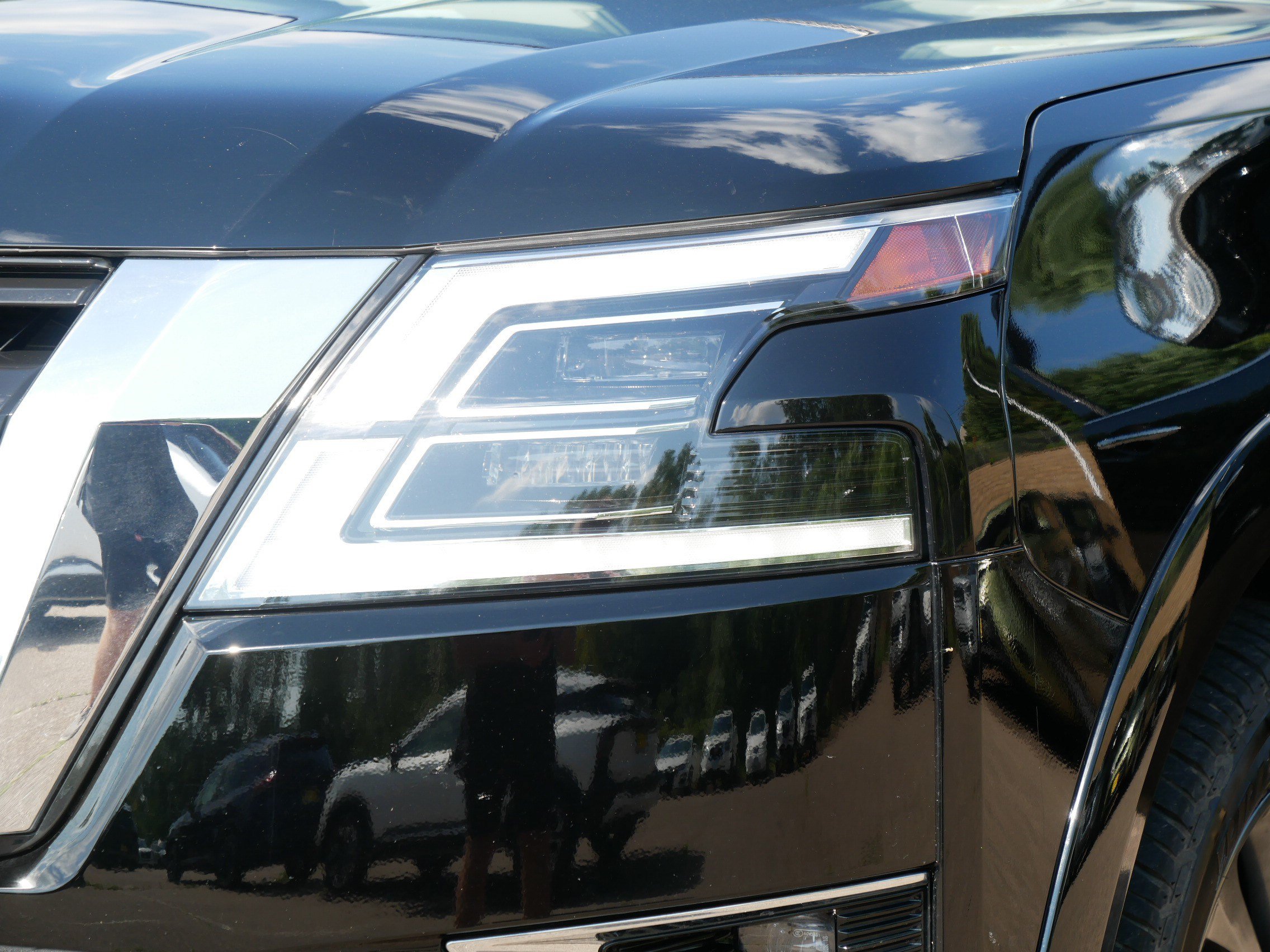 Certified 2024 Nissan Armada Platinum AWD/4WD image 16