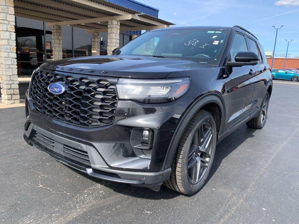 Used 2025 Ford Explorer ST-Line w/ ST-Line Street Pack AWD/4WD image 7