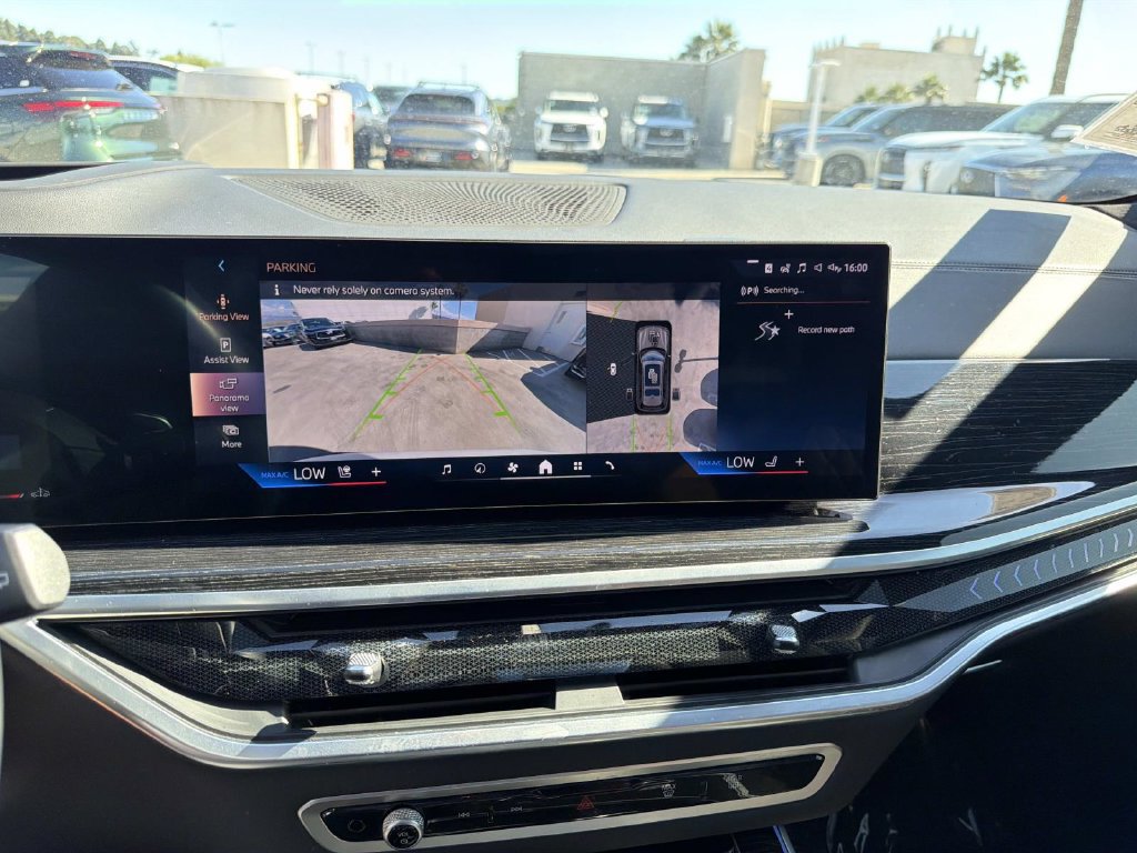 Used 2024 BMW X7 xDrive40i w/ M Sport Package AWD/4WD image 27