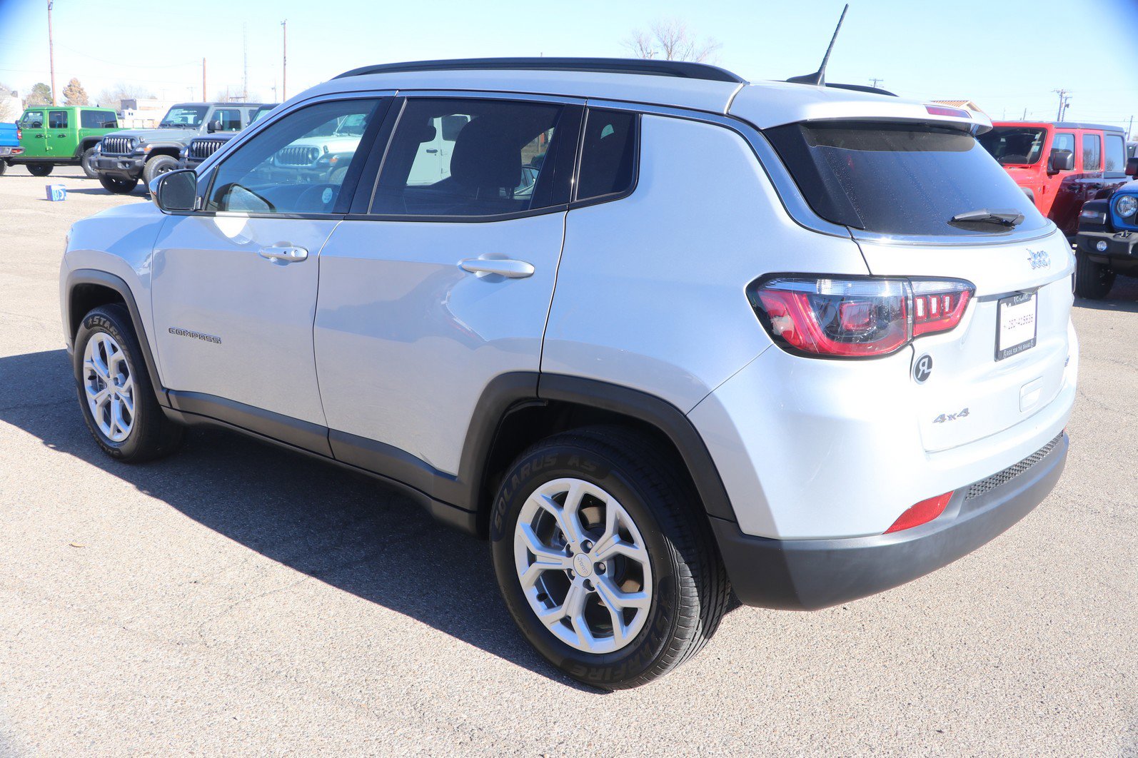 Used 2024 Jeep Compass Latitude image 5