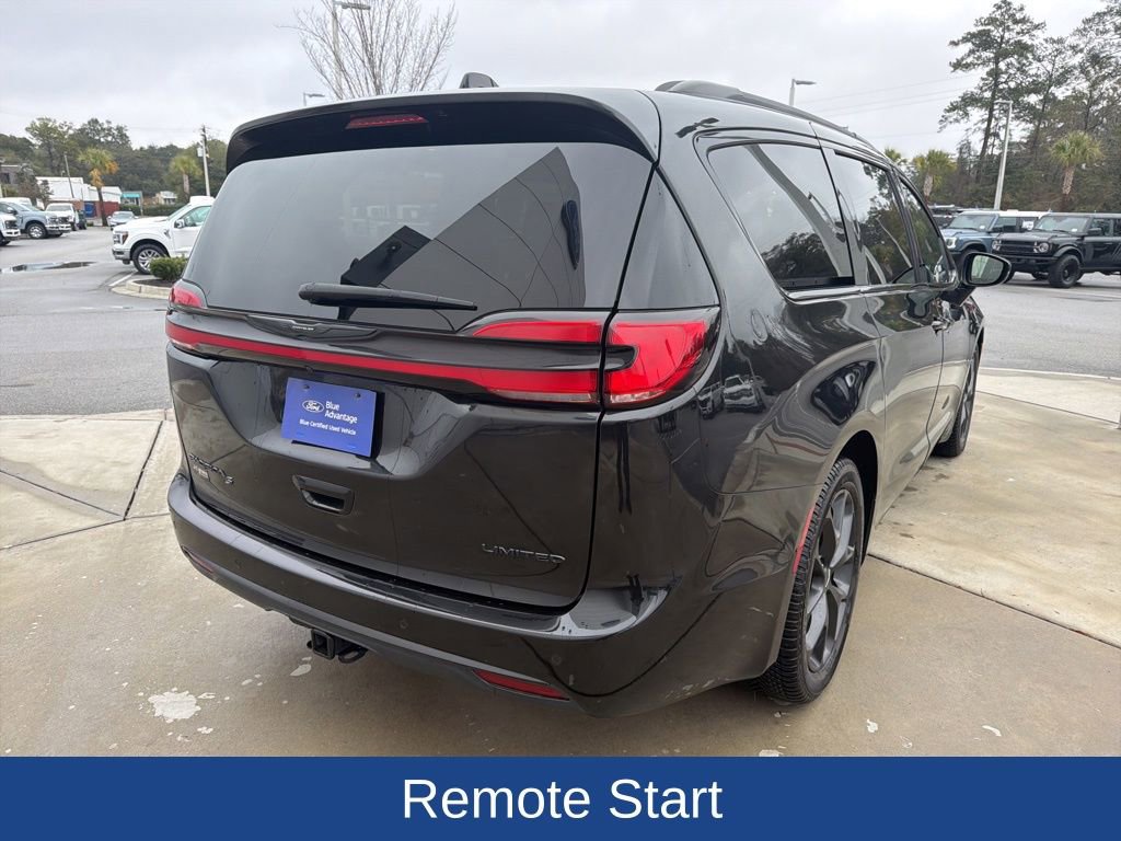 Used 2023 Chrysler Pacifica Limited w/ Uconnect Theater Family Group image 11