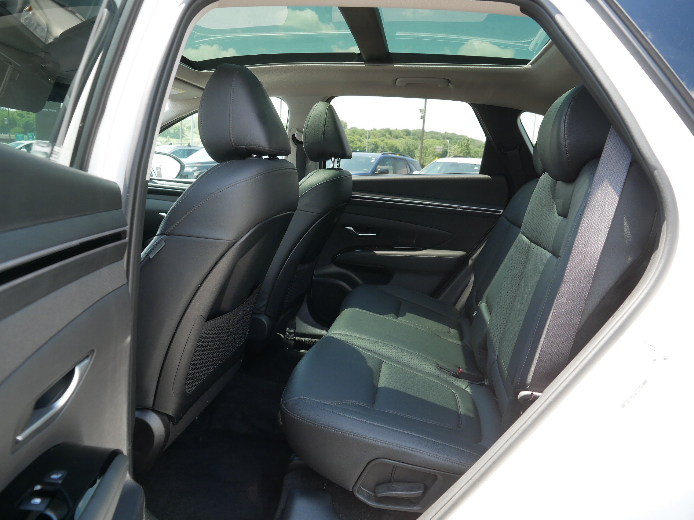 Used 2024 Hyundai Tucson Limited AWD/4WD image 16