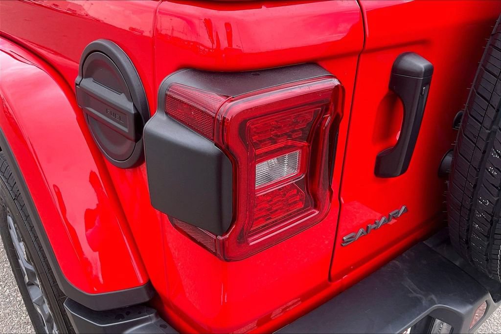 Used 2025 Jeep Wrangler Unlimited Sahara AWD/4WD image 29