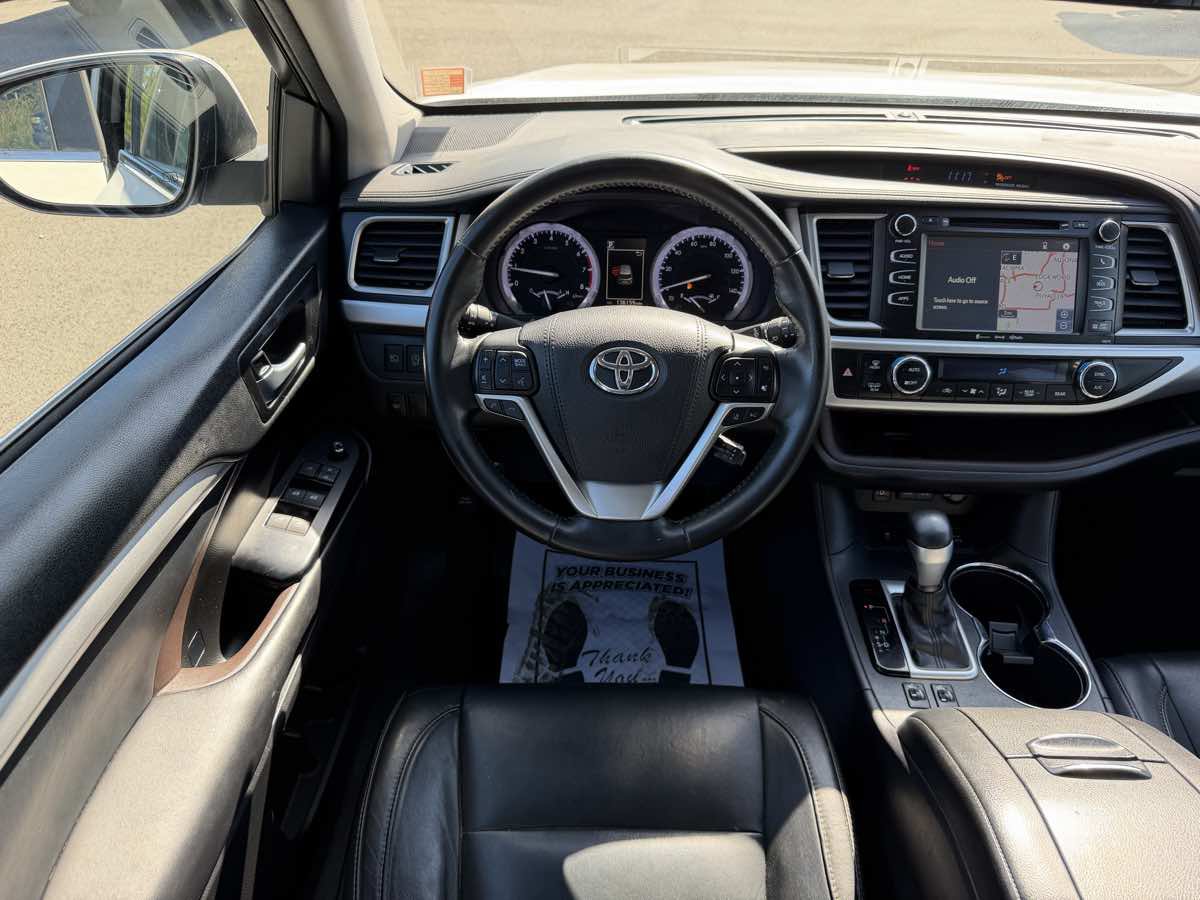 Used 2017 Toyota Highlander SE AWD/4WD image 14