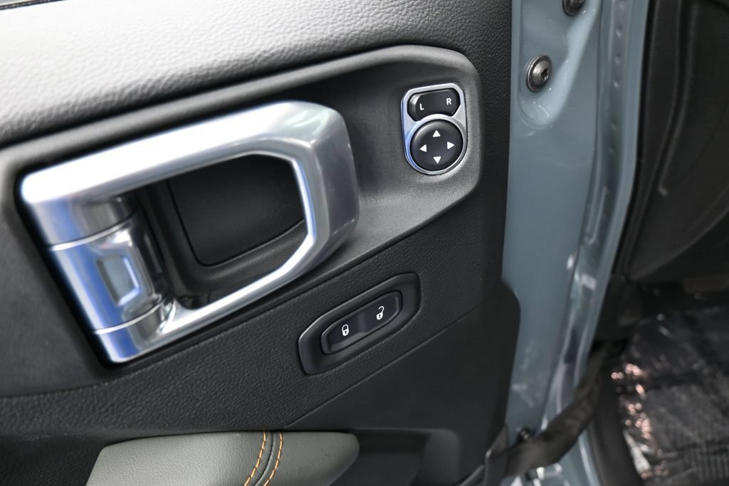 Used 2026 Jeep Gladiator Mojave AWD/4WD image 13