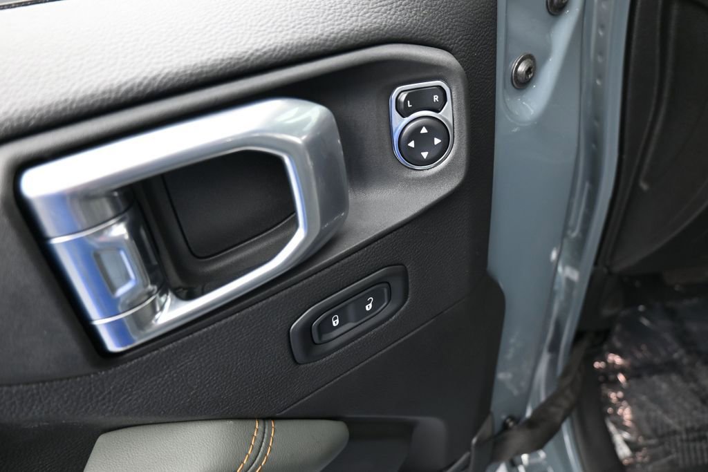 Used 2026 Jeep Gladiator Mojave AWD/4WD image 13