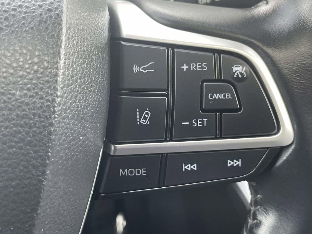 Used 2023 Toyota Highlander XLE image 31